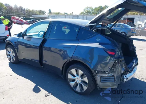 2022 Tesla Model Y Long Range Dual Motor All-Wheel Drive z USA, uszkodzony, nr VIN 7SAYGDEE1NF438239